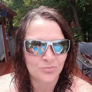 Meet your Posher, Loraine